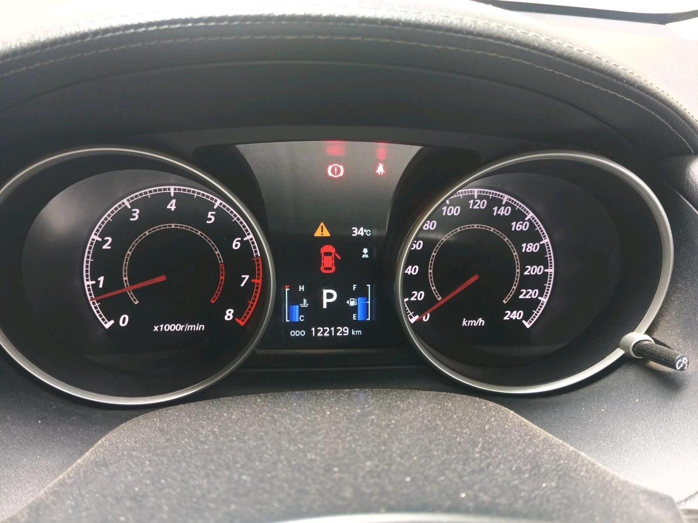 2011 Mitsubishi Outlander 2.4 MIVEC, Petrol, Automatic, 1,22,129 km, interior