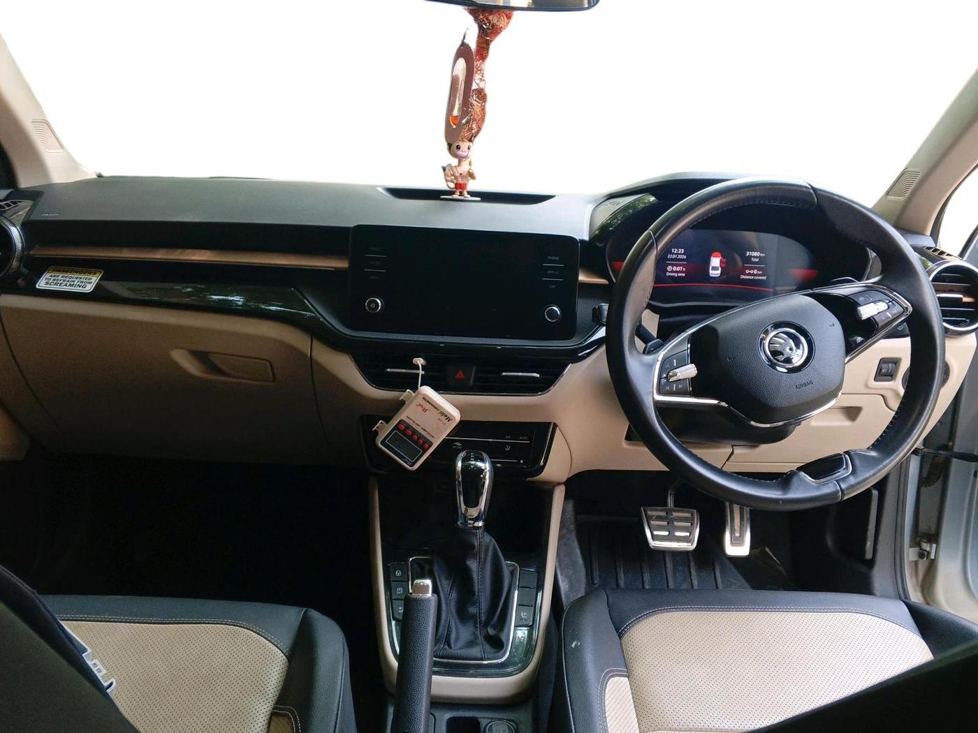 2023 Skoda SLAVIA STYLE 1.0L TSI AT, Petrol, Automatic, 31,080 km, interior