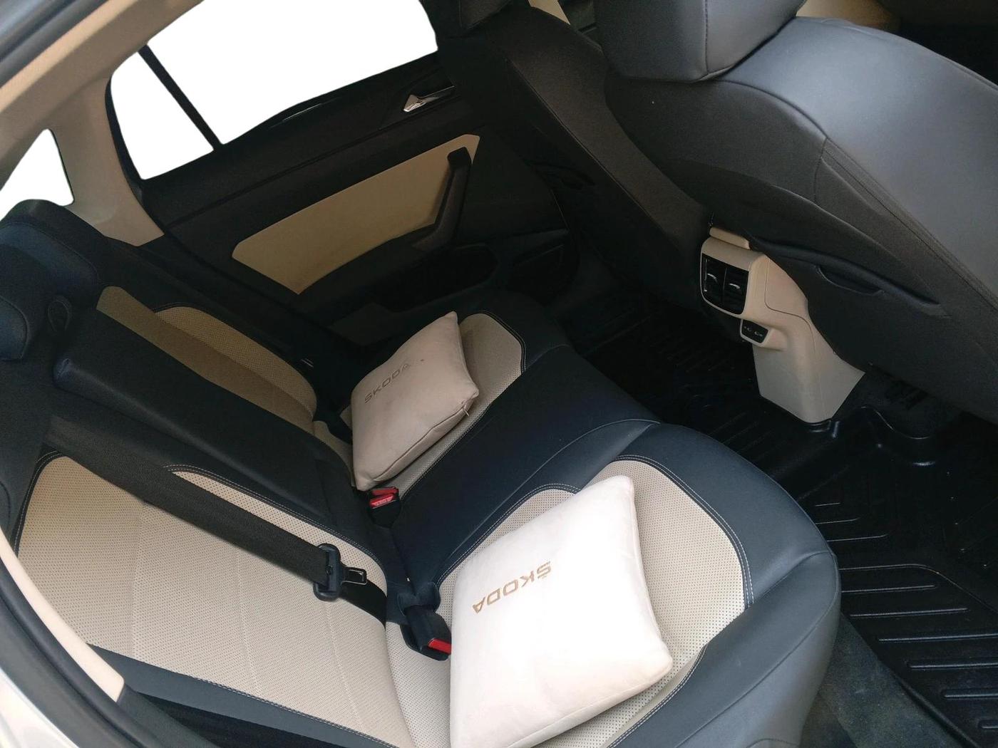 2023 Skoda SLAVIA STYLE 1.0L TSI AT, Petrol, Automatic, 31,080 km, interior