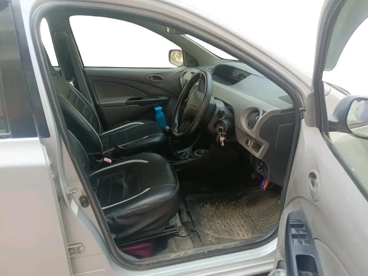 2011 Toyota Etios Liva G, CNG, Manual, 97,508 km, interior