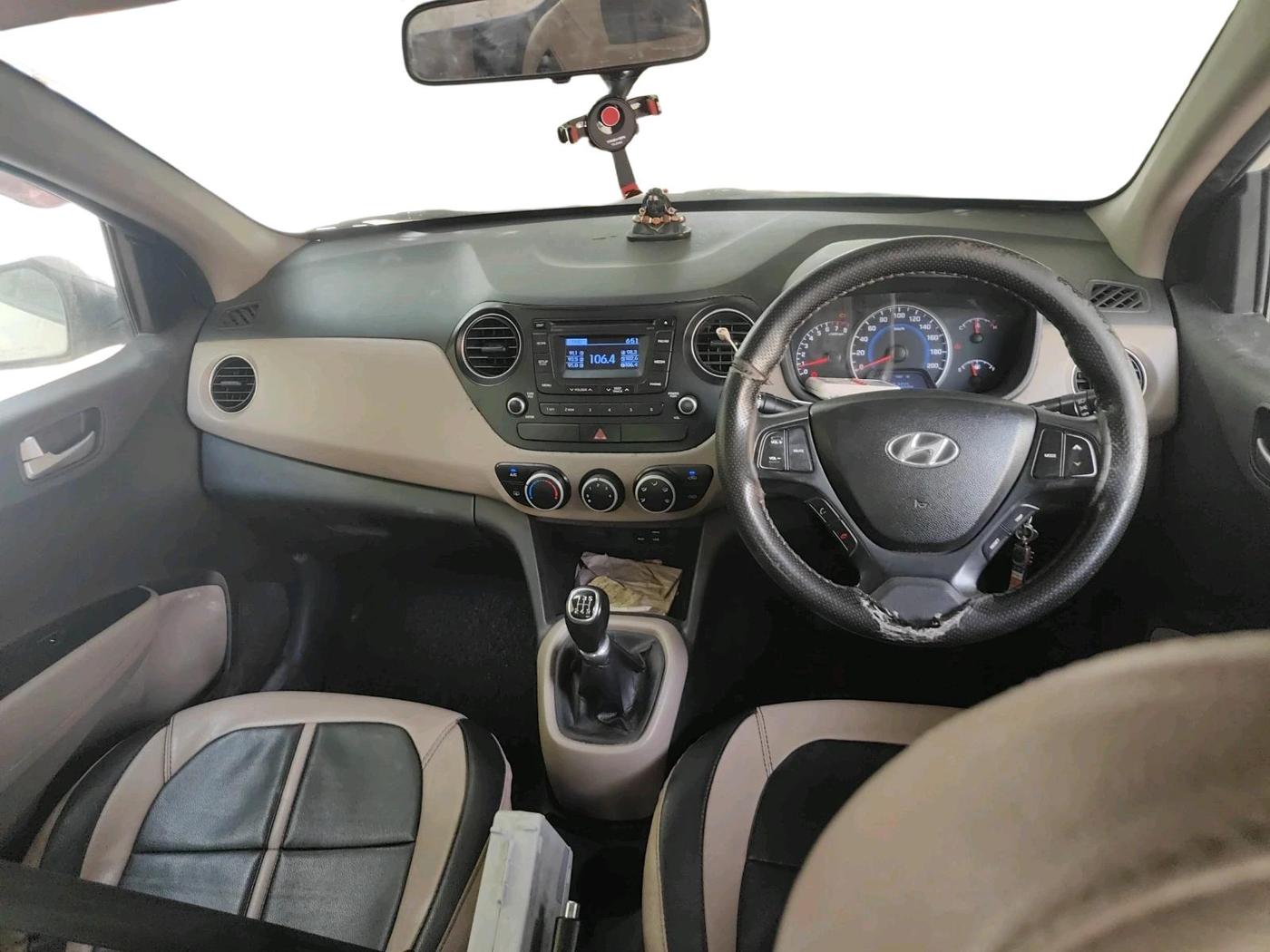 2015 Hyundai Grand i10 SPORTZ 1.2 KAPPA VTVT, CNG, Manual, 1,49,796 km, interior