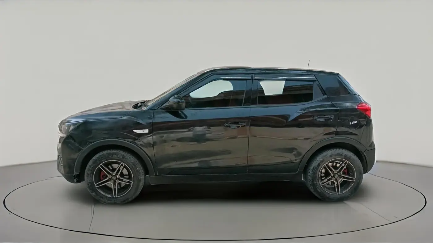 2022 Mahindra XUV300 W4 1.2 PETROL, Petrol, Manual, 10,10,000 km, exterior
