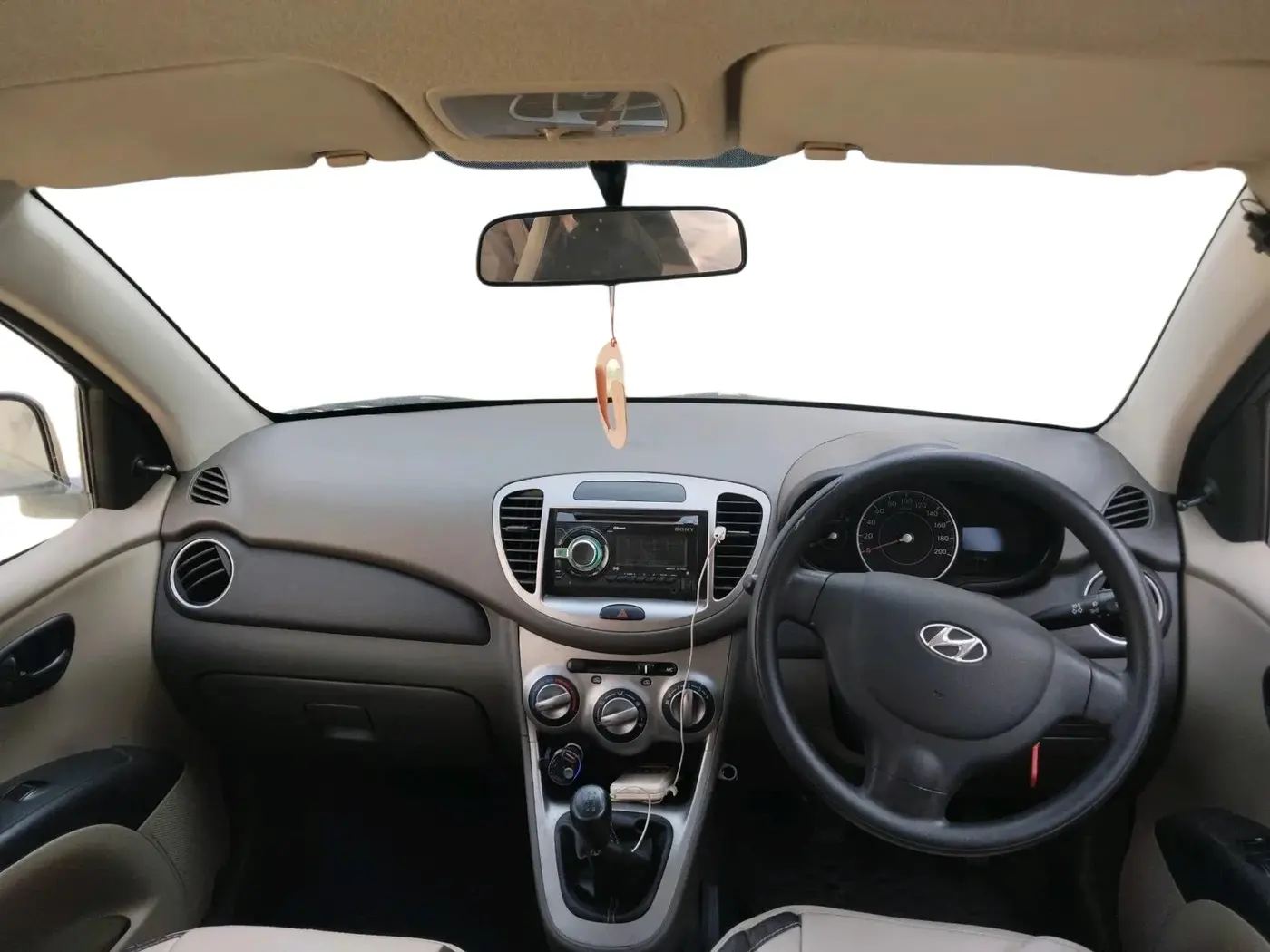2015 Hyundai i10 MAGNA 1.1, Petrol, Manual, 82,542 km, interior