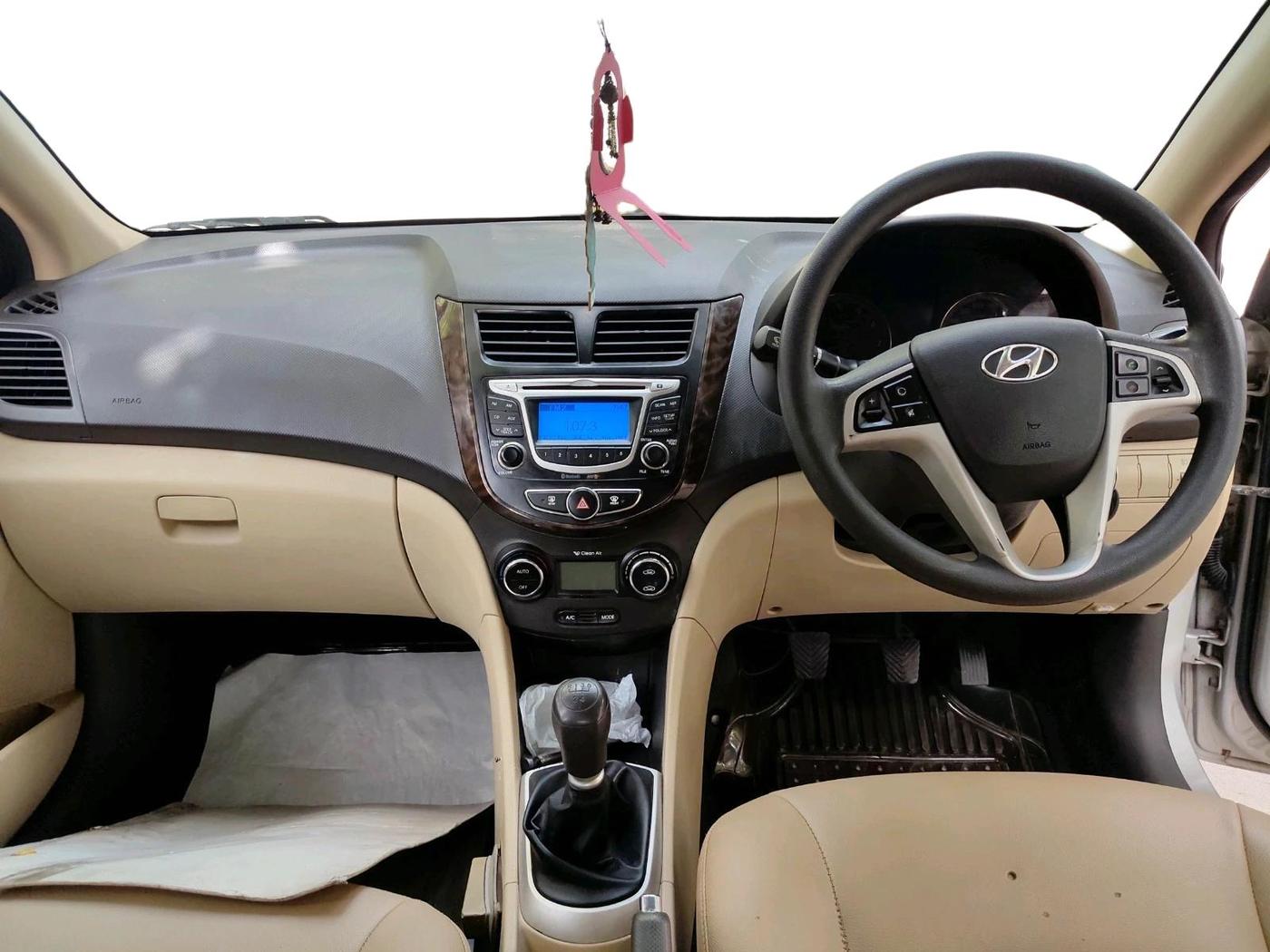 2014 Hyundai Verna FLUIDIC 1.6 VTVT SX, Petrol, Manual, 72,657 km, interior