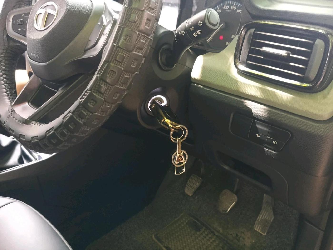 2022 Tata PUNCH ADVENTURE MT, Petrol, Manual, 21,187 km, interior