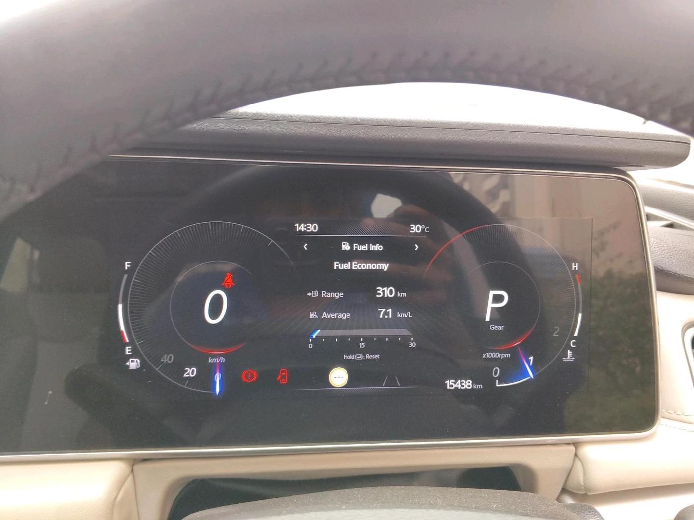 2022 Mahindra XUV700 AX 7 LUXURY P AT 7 STR, Petrol, Automatic, 15,438 km, interior