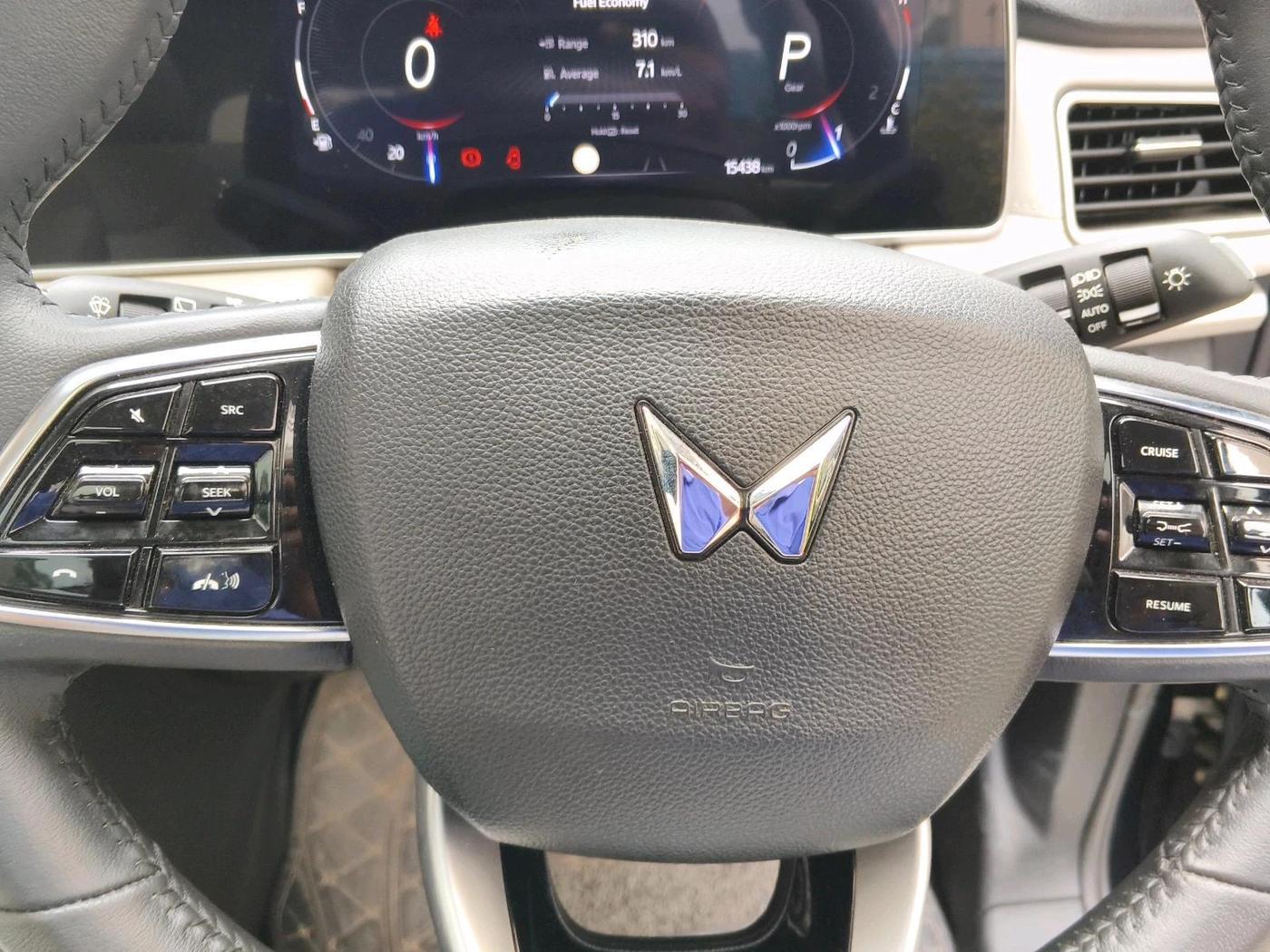 2022 Mahindra XUV700 AX 7 LUXURY P AT 7 STR, Petrol, Automatic, 15,438 km, interior