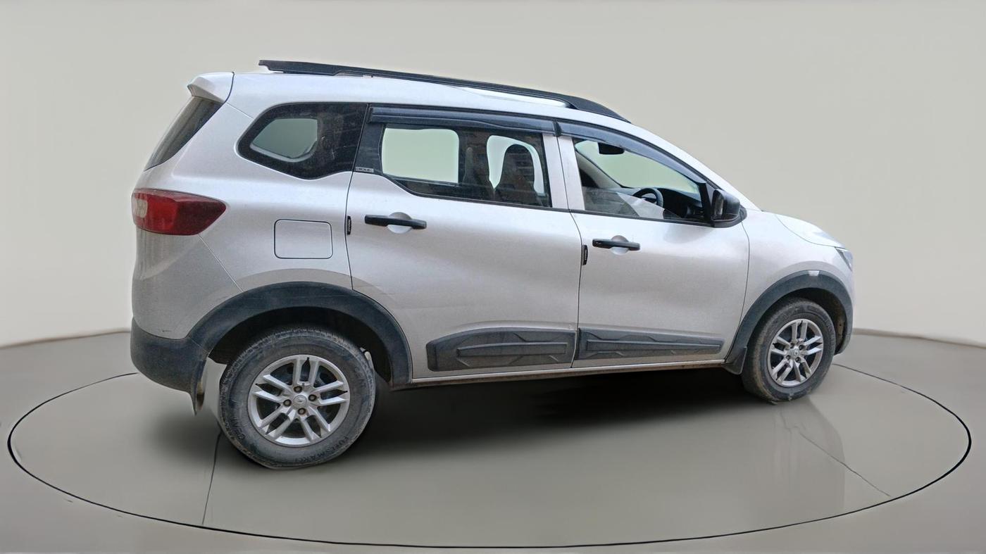 2020 Renault TRIBER RXE MT, Petrol, Manual, 31,637 km, exterior