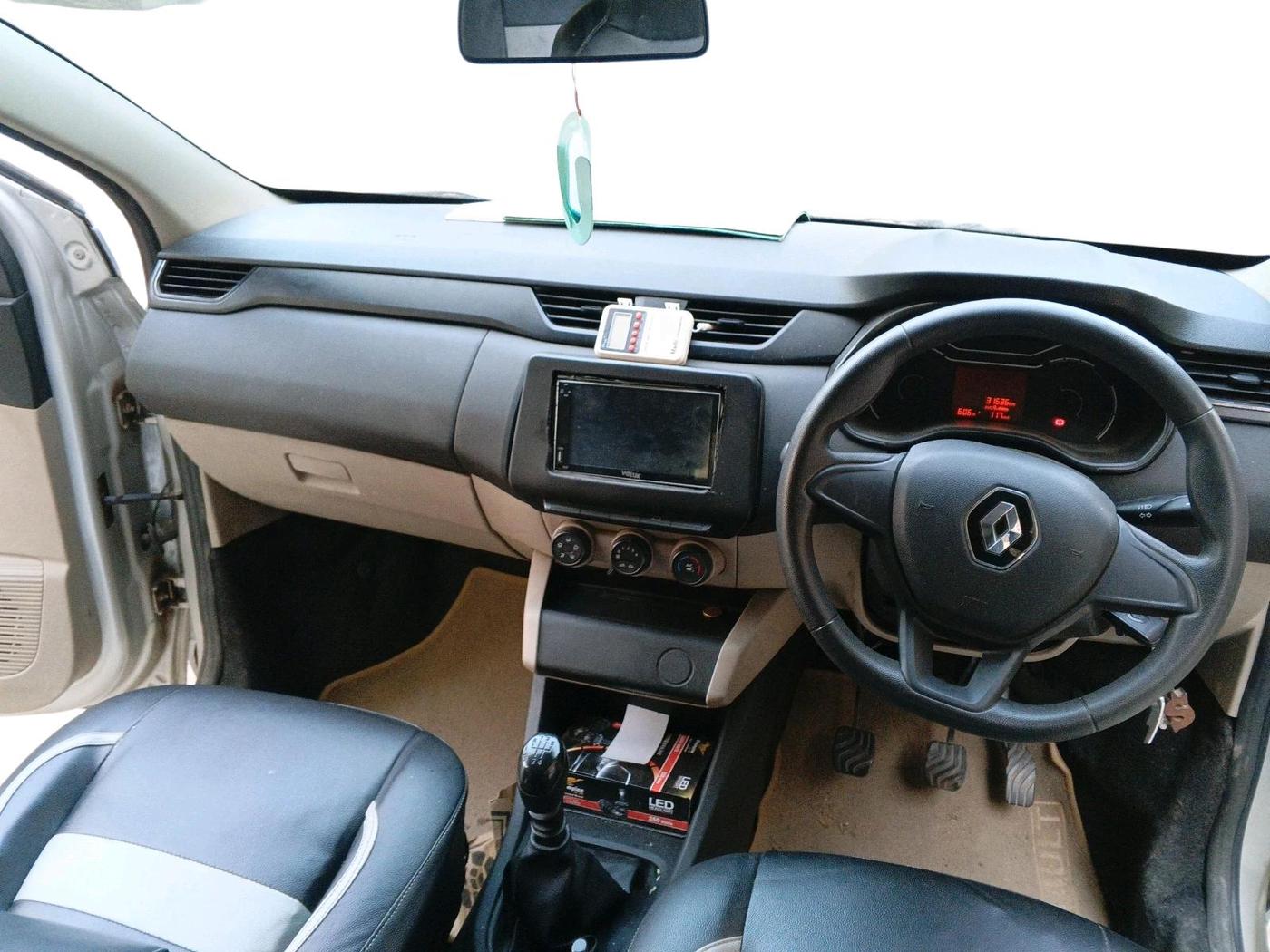 2020 Renault TRIBER RXE MT, Petrol, Manual, 31,637 km, interior