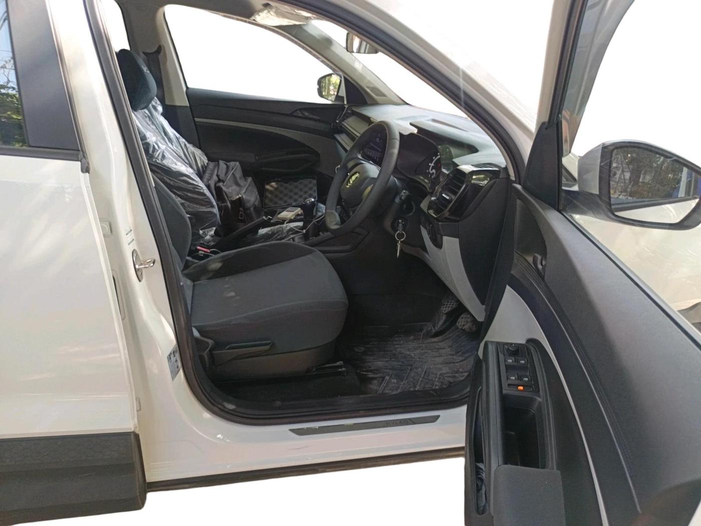 2025 Skoda KUSHAQ Classic 1.0L TSI, Petrol, Manual, 8,444 km, interior