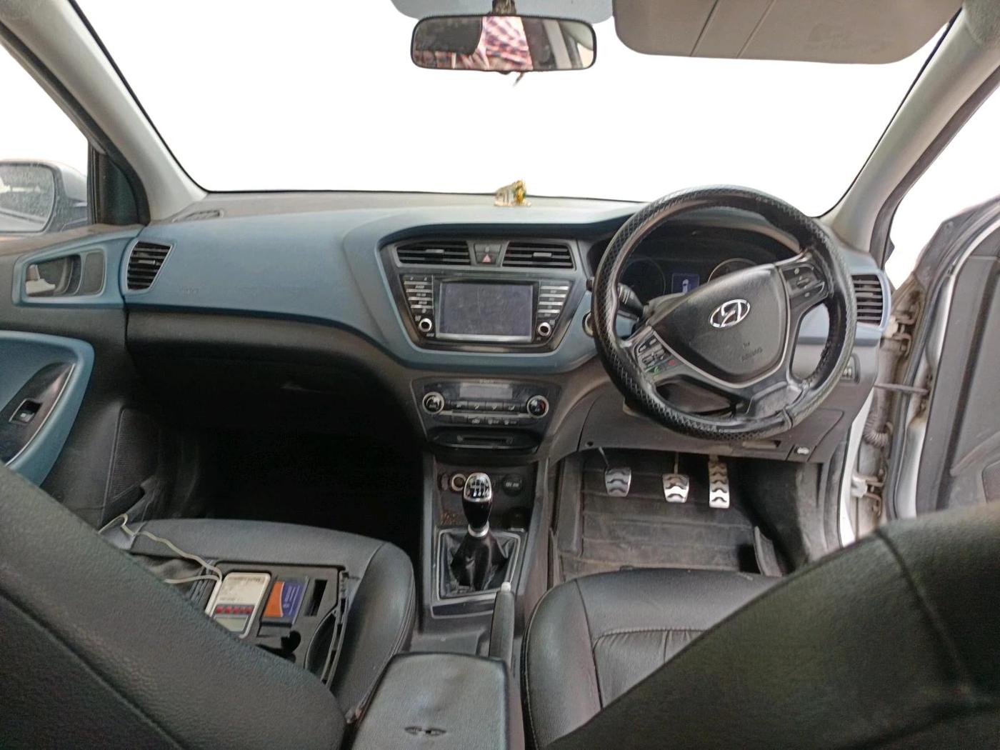 2016 Hyundai i20 Active 1.4 SX, Diesel, Manual, 1,71,434 km, interior