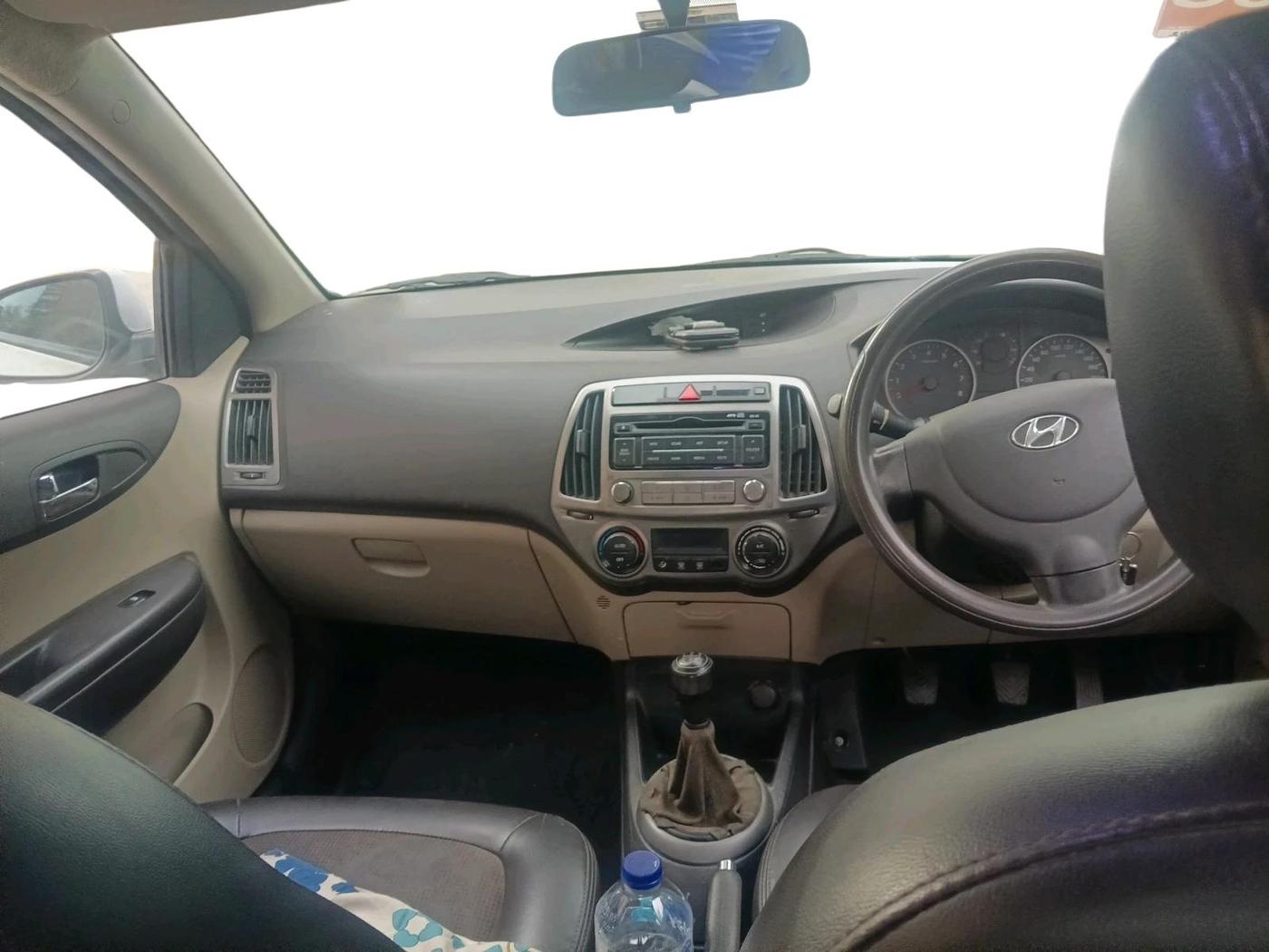 2013 Hyundai i20 MAGNA (O) 1.2, Petrol, Manual, 1,19,932 km, interior