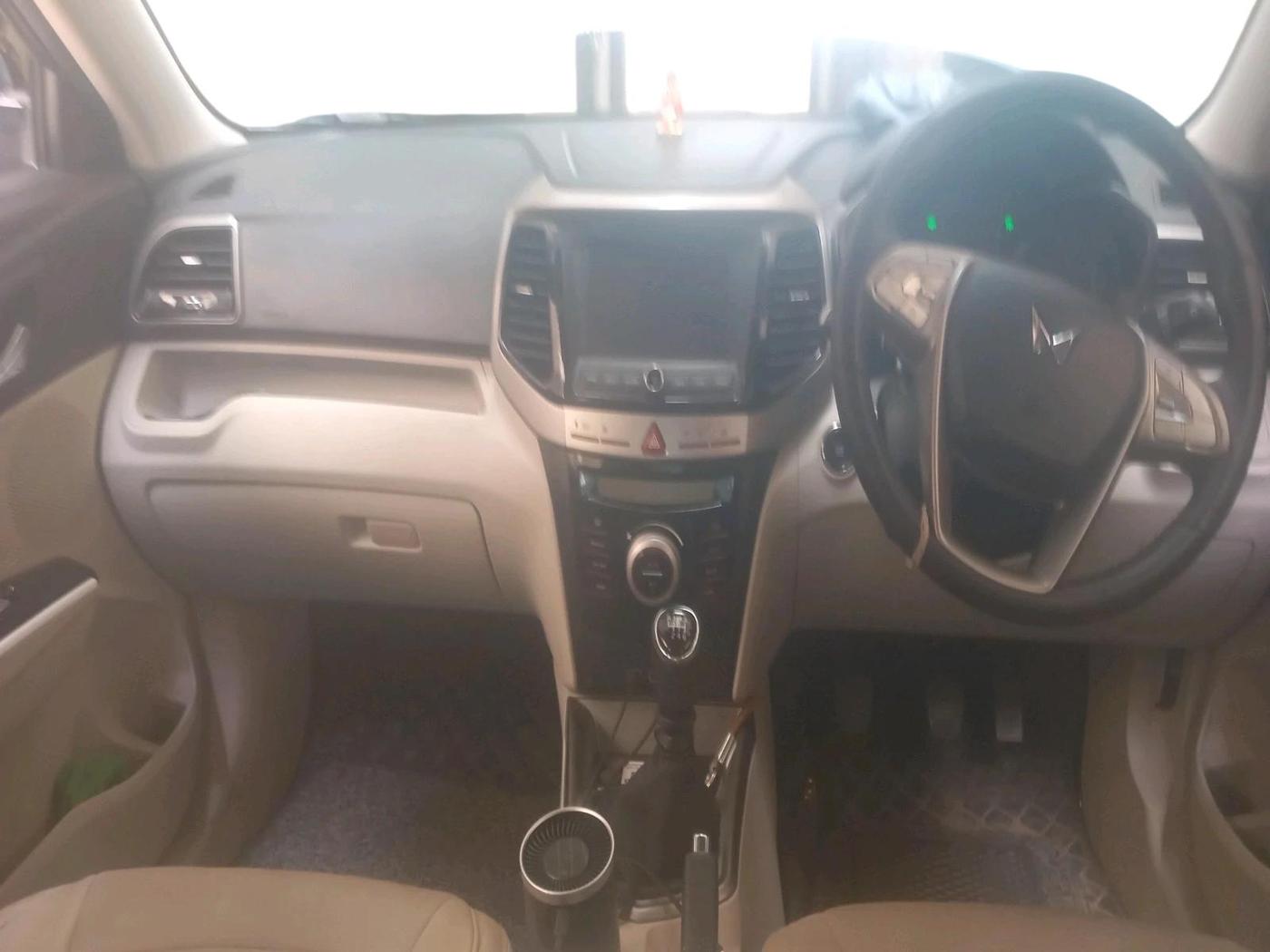 2023 Mahindra XUV300 W8 1.2 PETROL, Petrol, Manual, 19,771 km, interior
