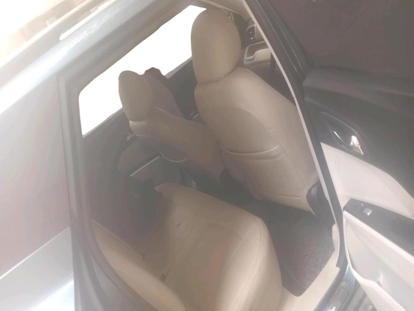 2023 Mahindra XUV300 W8 1.2 PETROL, Petrol, Manual, 19,771 km, interior