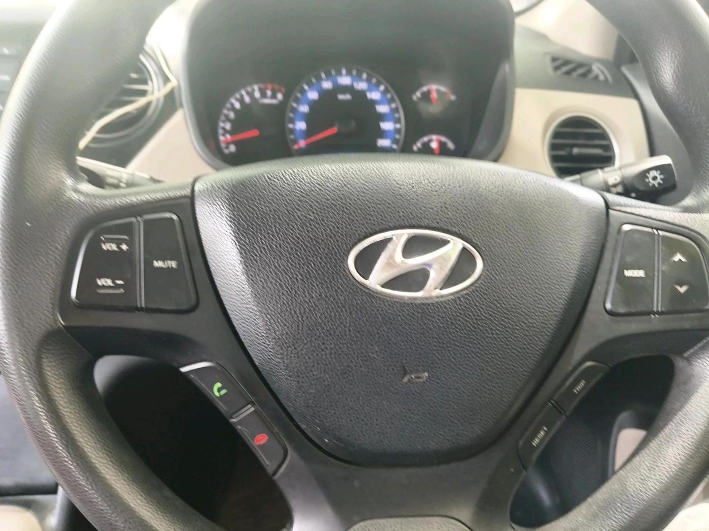 2014 Hyundai Xcent S 1.2, Petrol, Manual, 67,195 km, interior