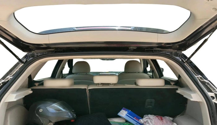 2019 Mahindra XUV300 W8 (O) 1.2 PETROL, Petrol, Manual, 1,18,341 km, exterior