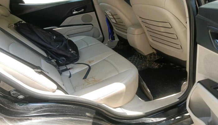 2019 Mahindra XUV300 W8 (O) 1.2 PETROL, Petrol, Manual, 1,18,341 km, interior