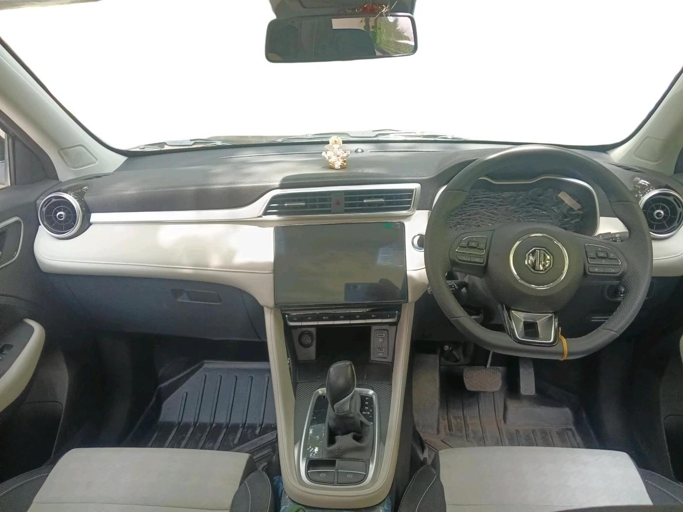 2024 MG ASTOR Select 1.5 CVT (Ivory), Petrol, Automatic, 8,137 km, interior