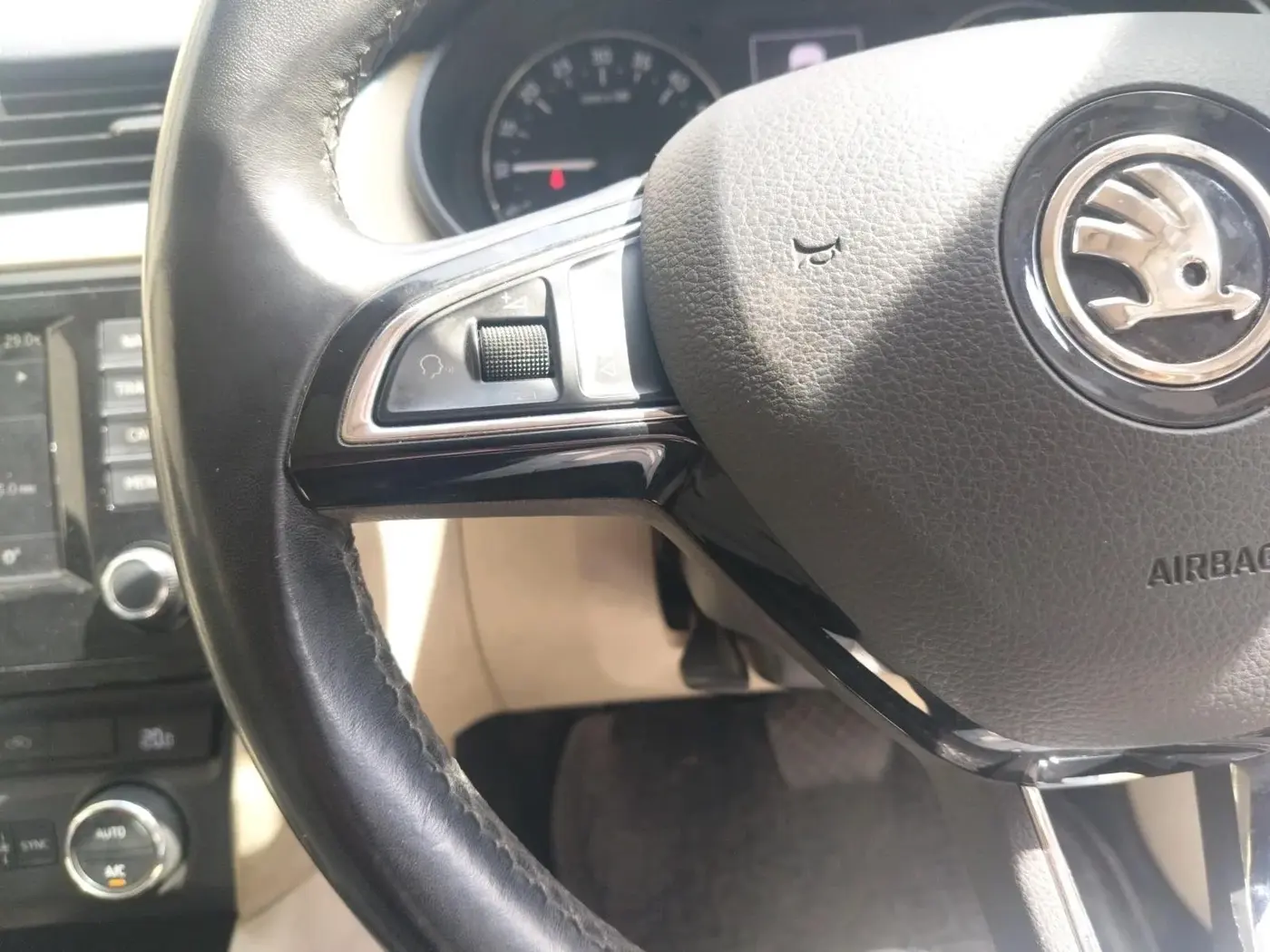 2016 Skoda Octavia 2.0 TDI CR STYLE PLUS AT, Diesel, Automatic, 1,13,550 km, interior