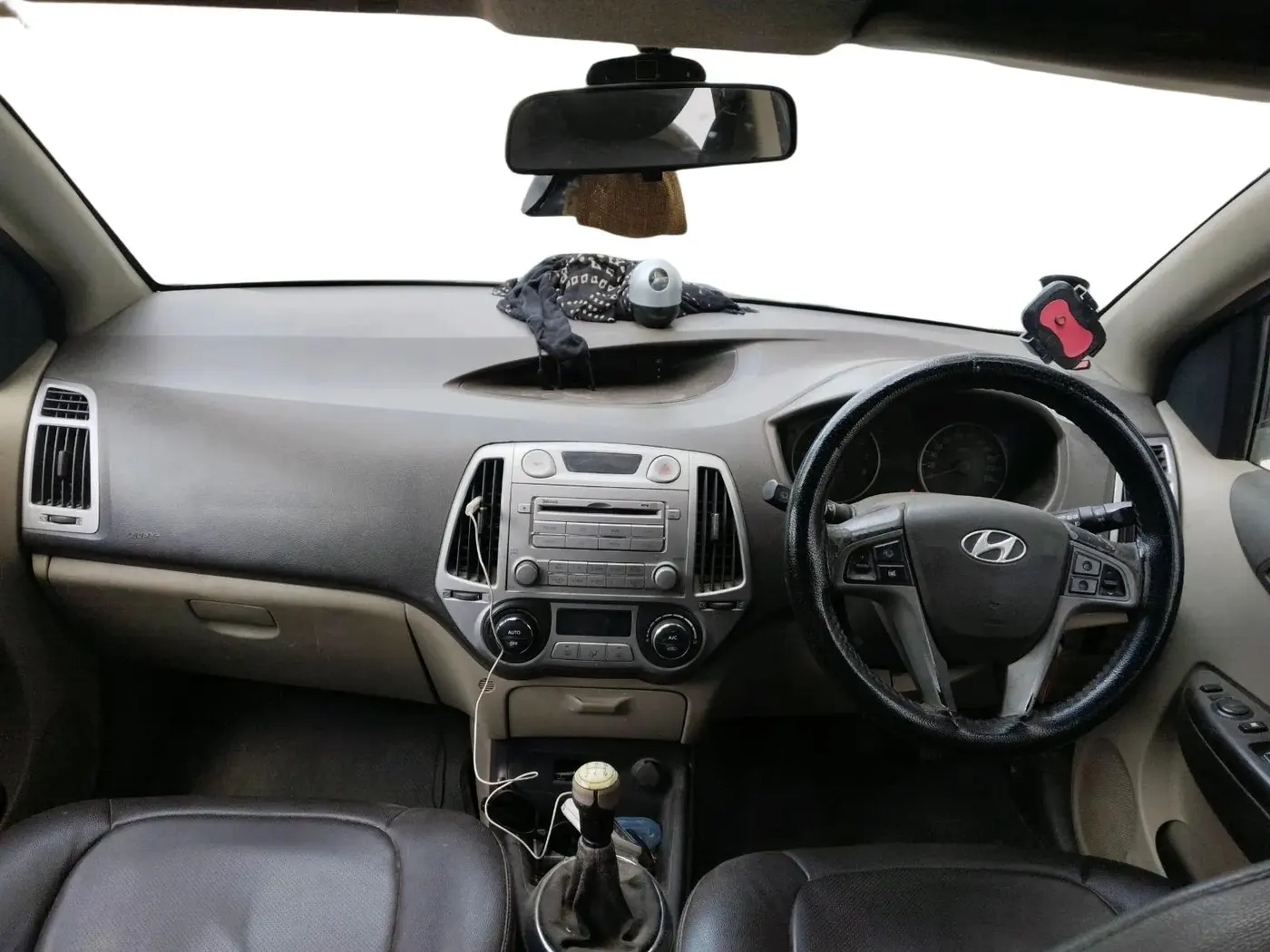 2011 Hyundai i20 ASTA 1.2, CNG, Manual, 1,12,932 km, interior