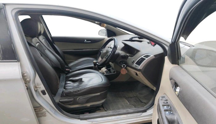 2011 Hyundai i20 ASTA 1.2, CNG, Manual, 1,12,932 km, interior