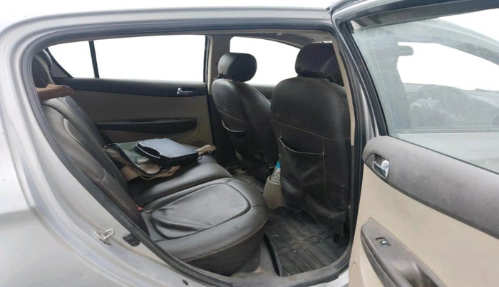 2011 Hyundai i20 ASTA 1.2, CNG, Manual, 1,12,932 km, interior