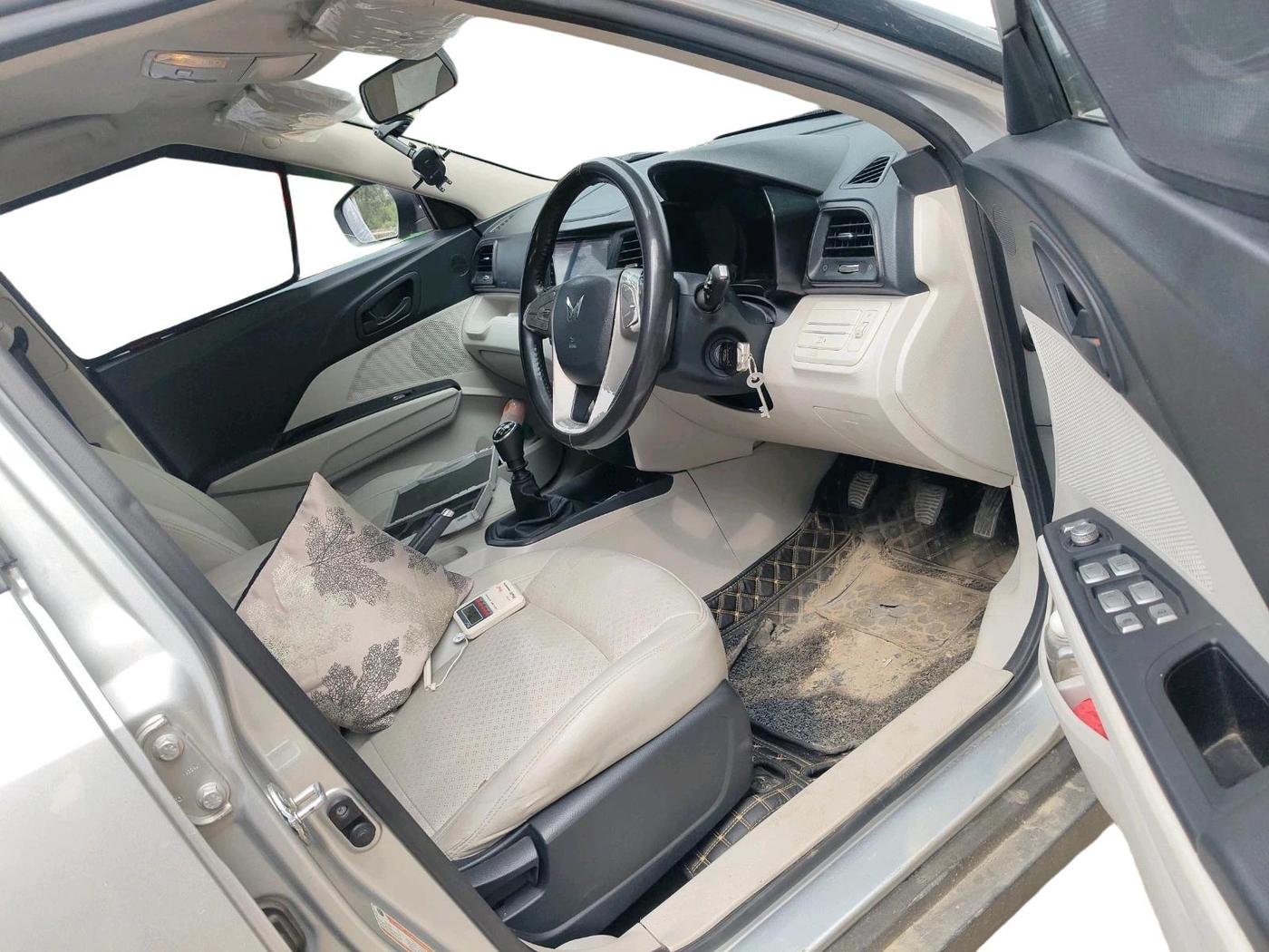 2022 Mahindra XUV300 W4 1.5 DIESEL, Diesel, Manual, 72,773 km, interior