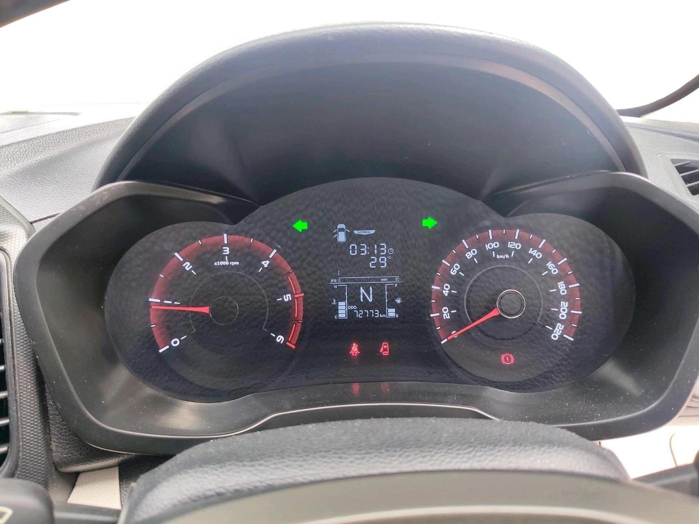 2022 Mahindra XUV300 W4 1.5 DIESEL, Diesel, Manual, 72,773 km, interior
