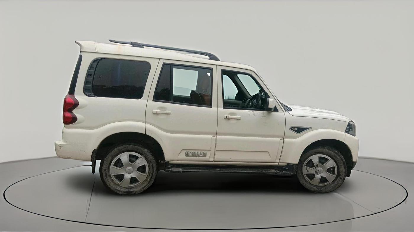 2018 Mahindra Scorpio S7, Diesel, Manual, 74,568 km, exterior