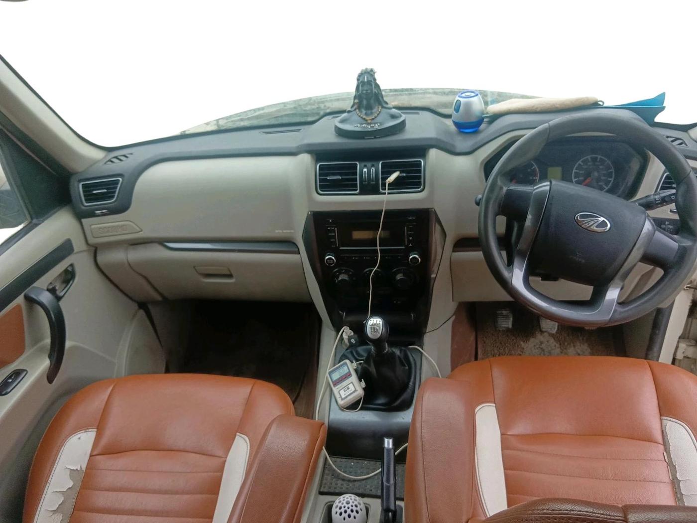 2018 Mahindra Scorpio S7, Diesel, Manual, 74,568 km, interior