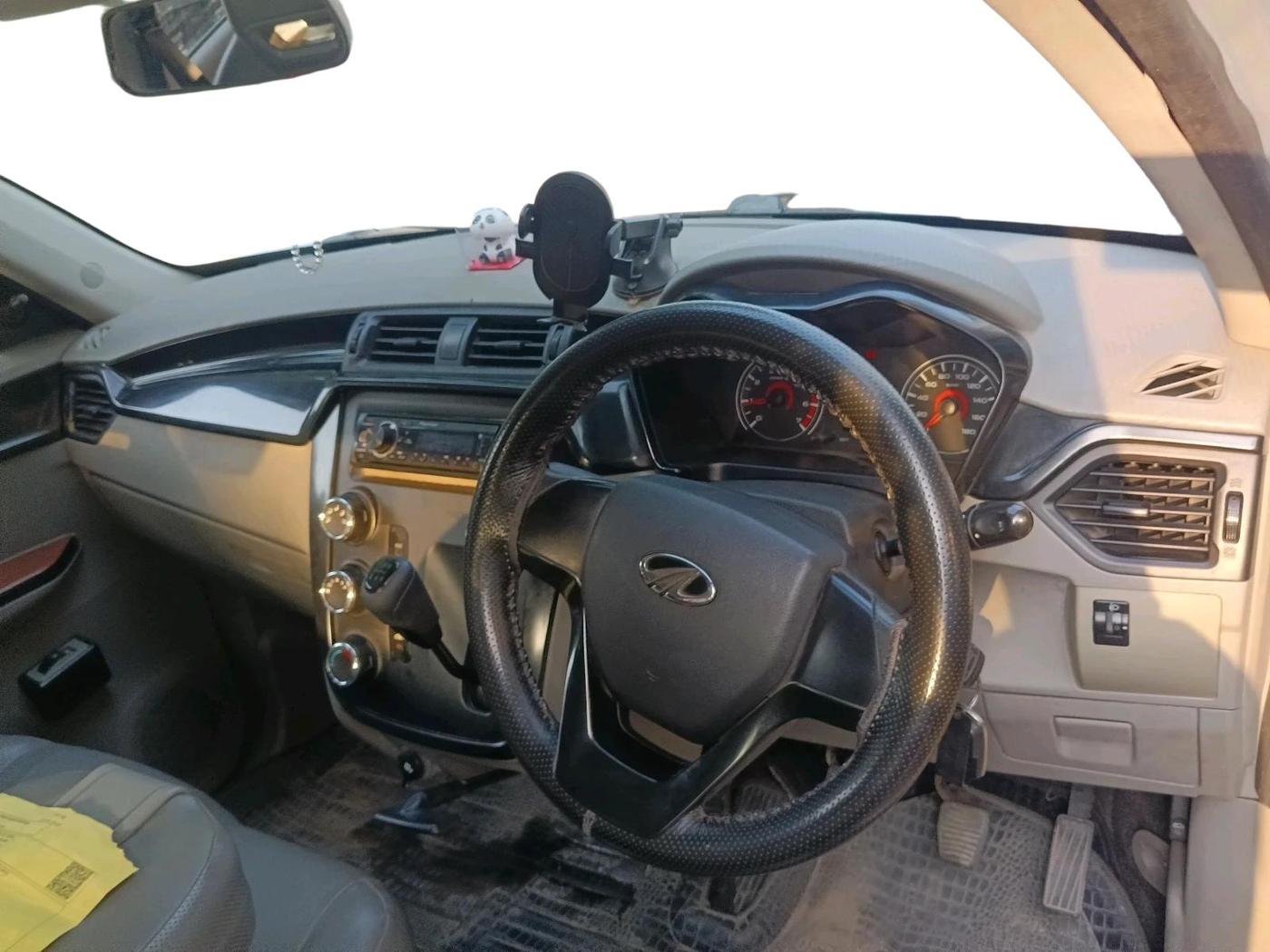 2017 Mahindra Kuv100 K2 6 STR, Petrol, Manual, 18,089 km, interior