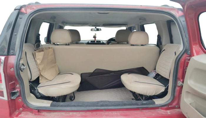 2018 Mahindra TUV300 T10 DUAL TONE, Diesel, Manual, 74,483 km, exterior