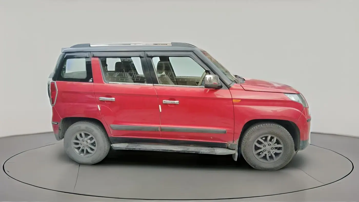 2018 Mahindra TUV300 T10 DUAL TONE, Diesel, Manual, 74,483 km, exterior