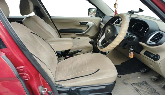 2018 Mahindra TUV300 T10 DUAL TONE, Diesel, Manual, 74,483 km, interior