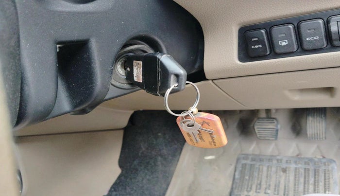 2018 Mahindra TUV300 T10 DUAL TONE, Diesel, Manual, 74,483 km, interior