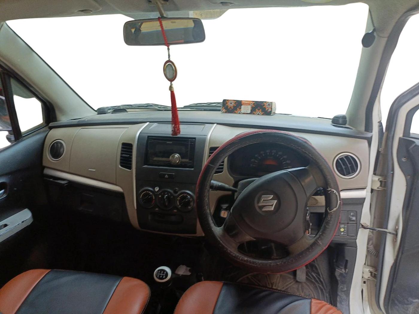 2013 Maruti Wagon R 1.0 LXI CNG, CNG, Manual, 1,13,290 km, interior