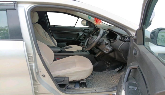 2022 Renault Kiger RXE MT, Petrol, Manual, 41,103 km, interior