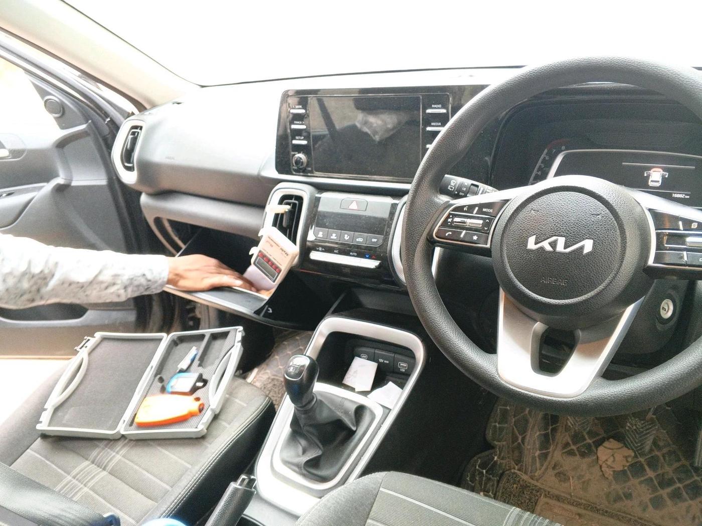 2025 KIA SONET HTK (O) 1.2 Petrol MT, Petrol, Manual, 16,882 km, interior