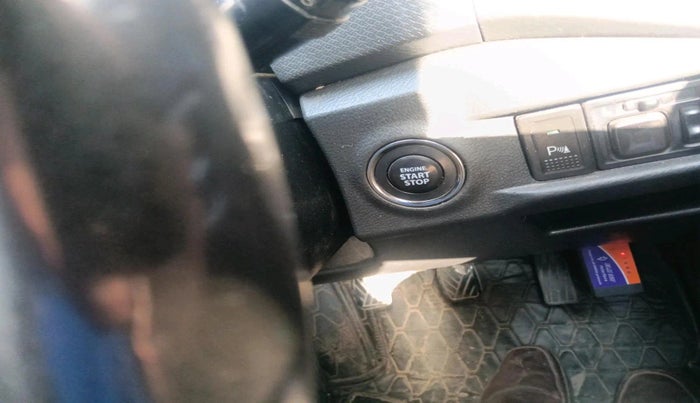 2016 Maruti Vitara Brezza ZDI PLUS, Diesel, Manual, 1,55,259 km, interior