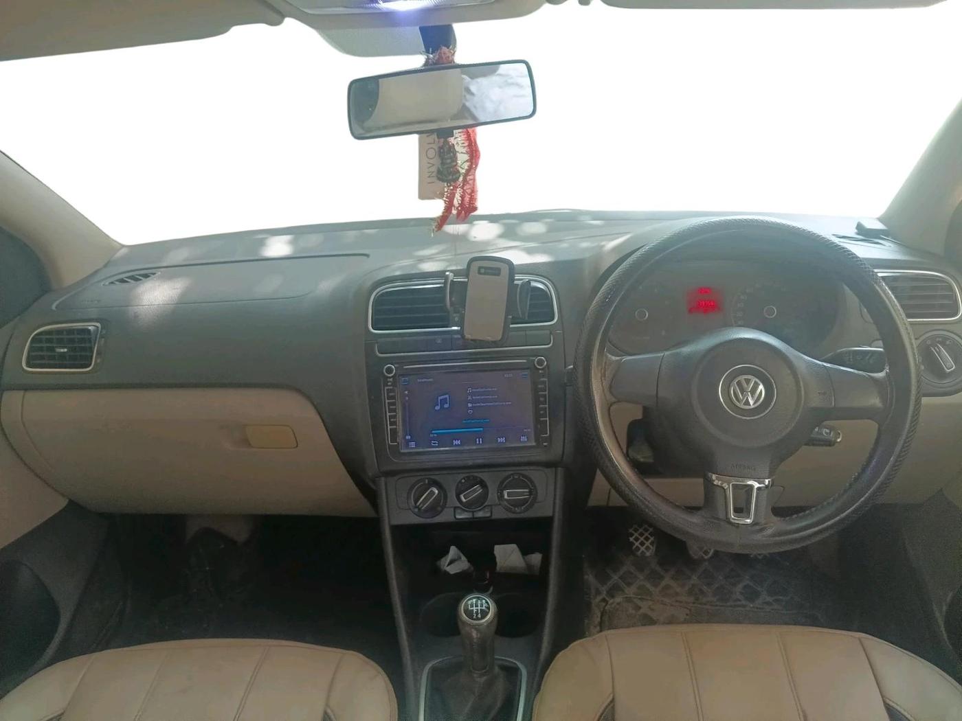 2011 Volkswagen Polo COMFORTLINE 1.2L PETROL, Petrol, Manual, 1,39,758 km, interior