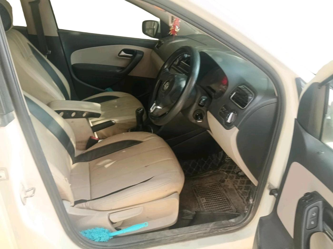 2011 Volkswagen Polo COMFORTLINE 1.2L PETROL, Petrol, Manual, 1,39,758 km, interior