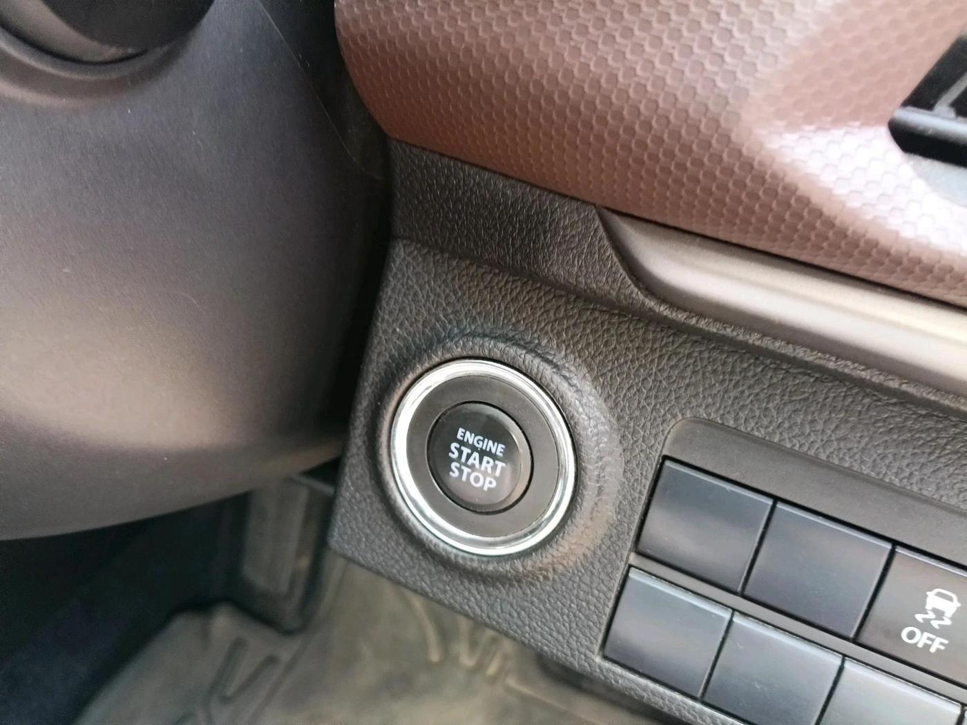 2022 Maruti BREZZA ZXI SMART HYBRID , Petrol, Manual, 35,605 km, interior