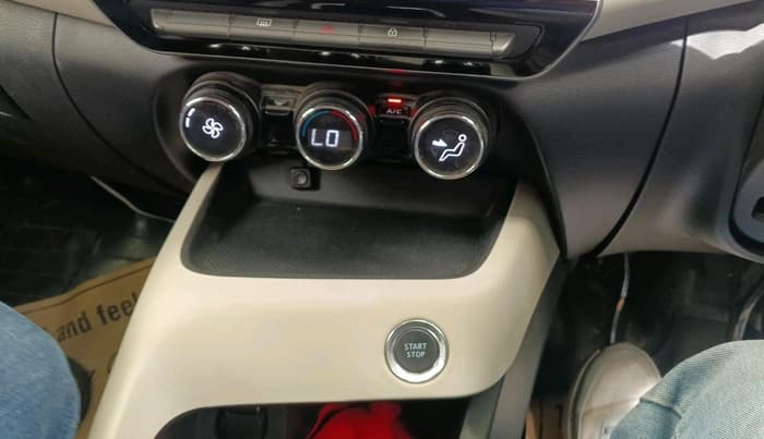2022 Nissan MAGNITE XV MT, Petrol, Manual, 39,627 km, interior