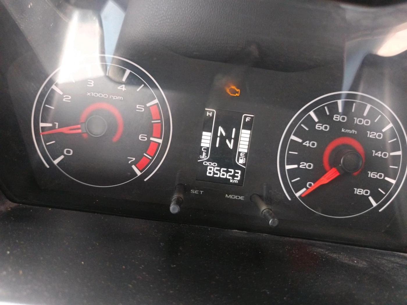 2016 Mahindra Kuv100 K4 6 STR, Petrol, Manual, 85,623 km, interior