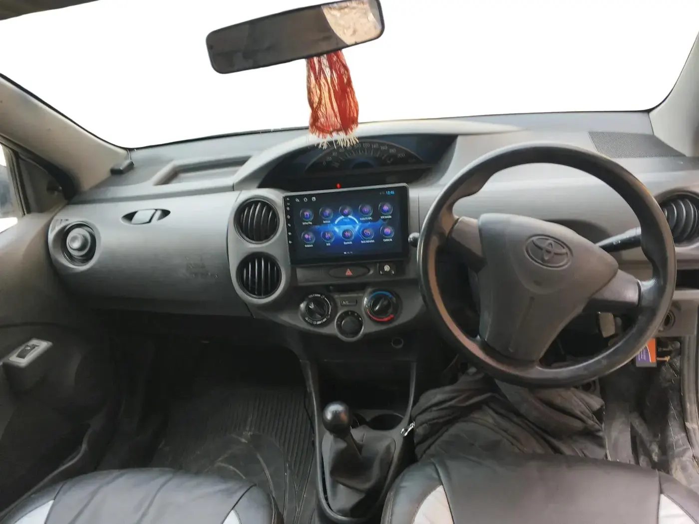 2014 Toyota Etios G, CNG, Manual, 95,128 km, interior