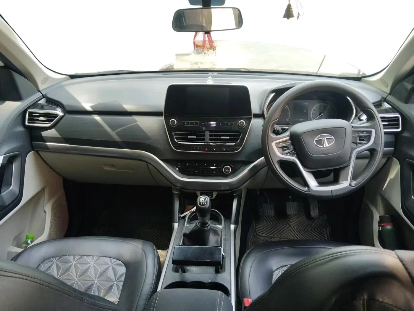 2022 Tata Safari XT, Diesel, Manual, 58,090 km, interior