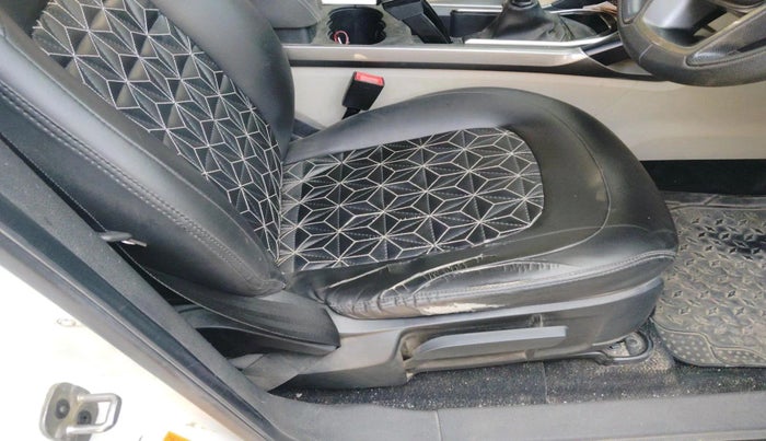 2022 Tata Safari XT, Diesel, Manual, 58,090 km, interior