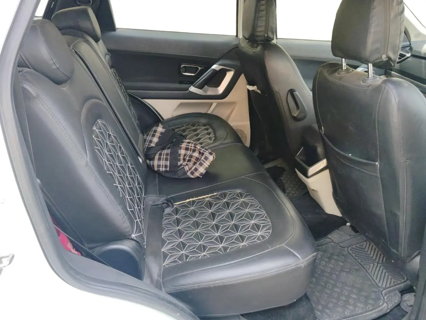 2022 Tata Safari XT, Diesel, Manual, 58,090 km, interior