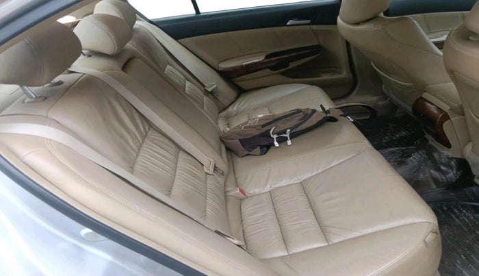 2011 Honda Accord 2.4L I-VTEC MT, Petrol, Manual, 88,684 km, interior