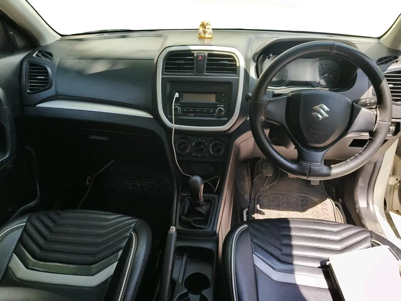2022 Maruti BREZZA LXI, Petrol, Manual, 28,251 km, interior